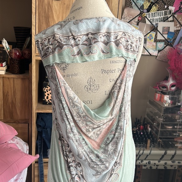 BBCG Open Back Blouse - Large - Picture 3 of 5